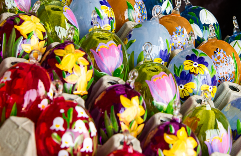Flower pattern glass eggs by Glavena Glass eggs with flower patterns in different colors